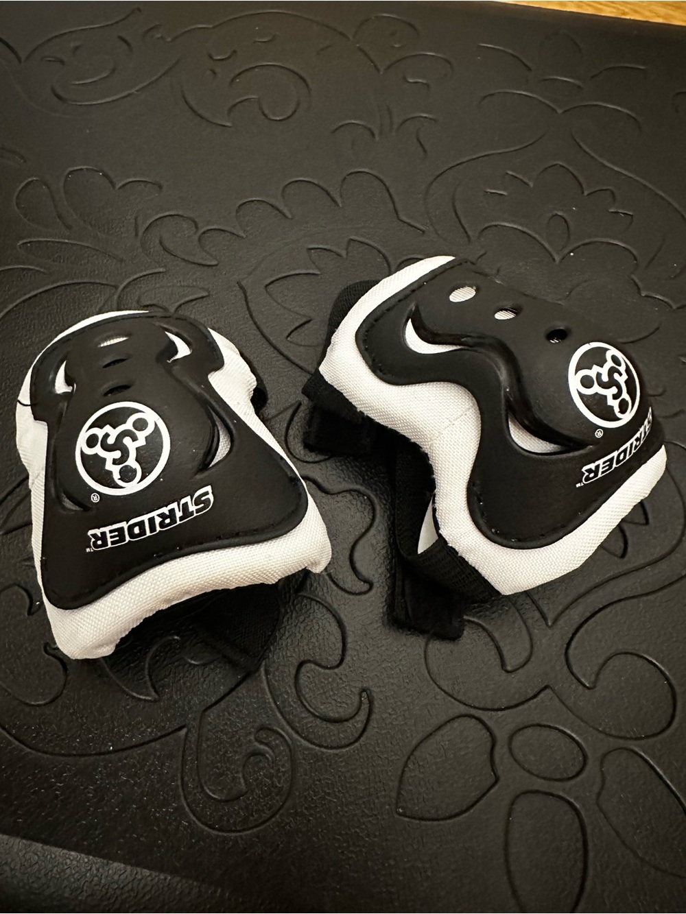Strider Black & White Protective Knee/Elbow Pads toddler Unisex